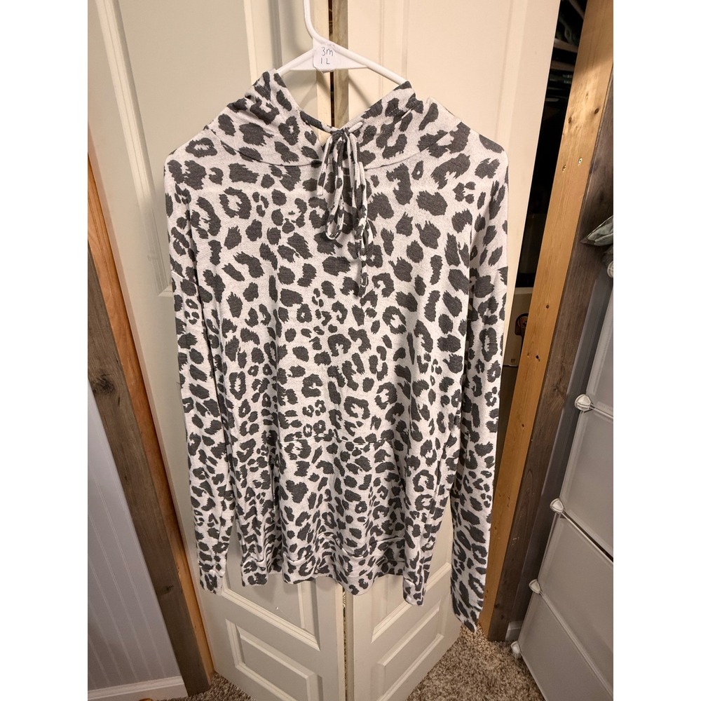 Vine & Love Leopard Print Hoodie Gray White Animal Print Kangaroo Pocket Large